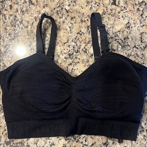 Kindred bravely nursing and pumping bra black size small